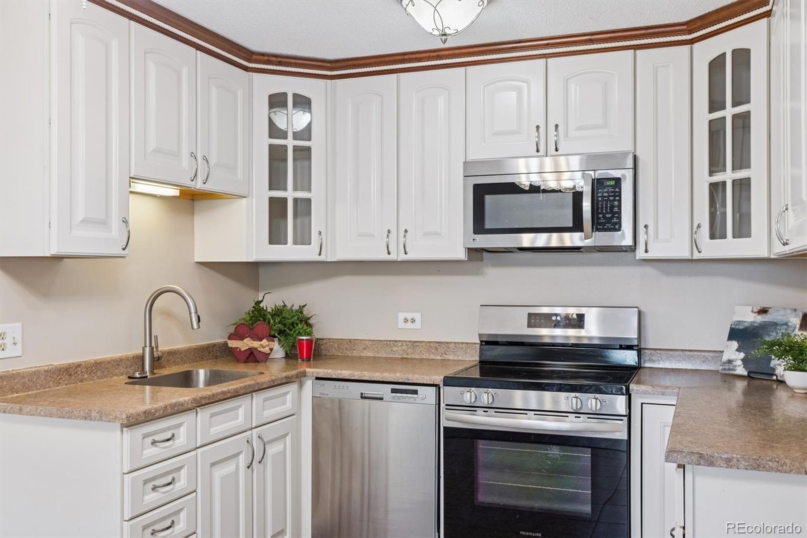 MLS Image #7 for 350 s clinton street,denver, Colorado