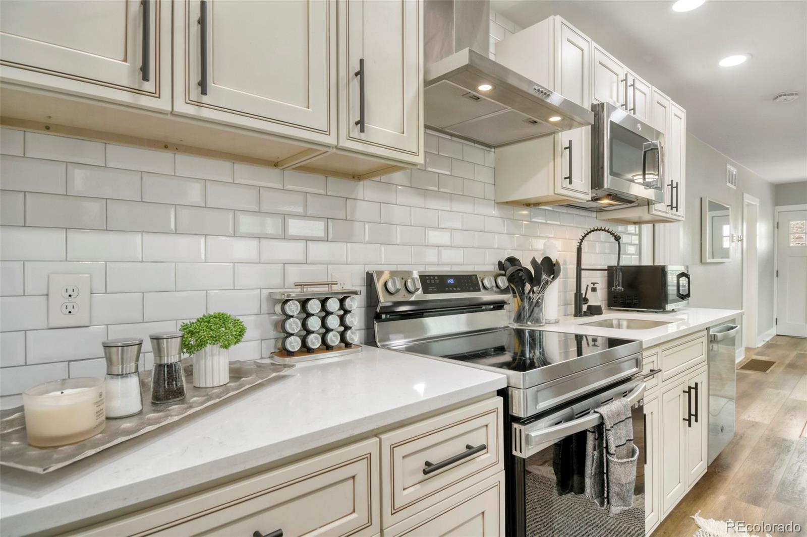 MLS Image #10 for 842  grove street,denver, Colorado