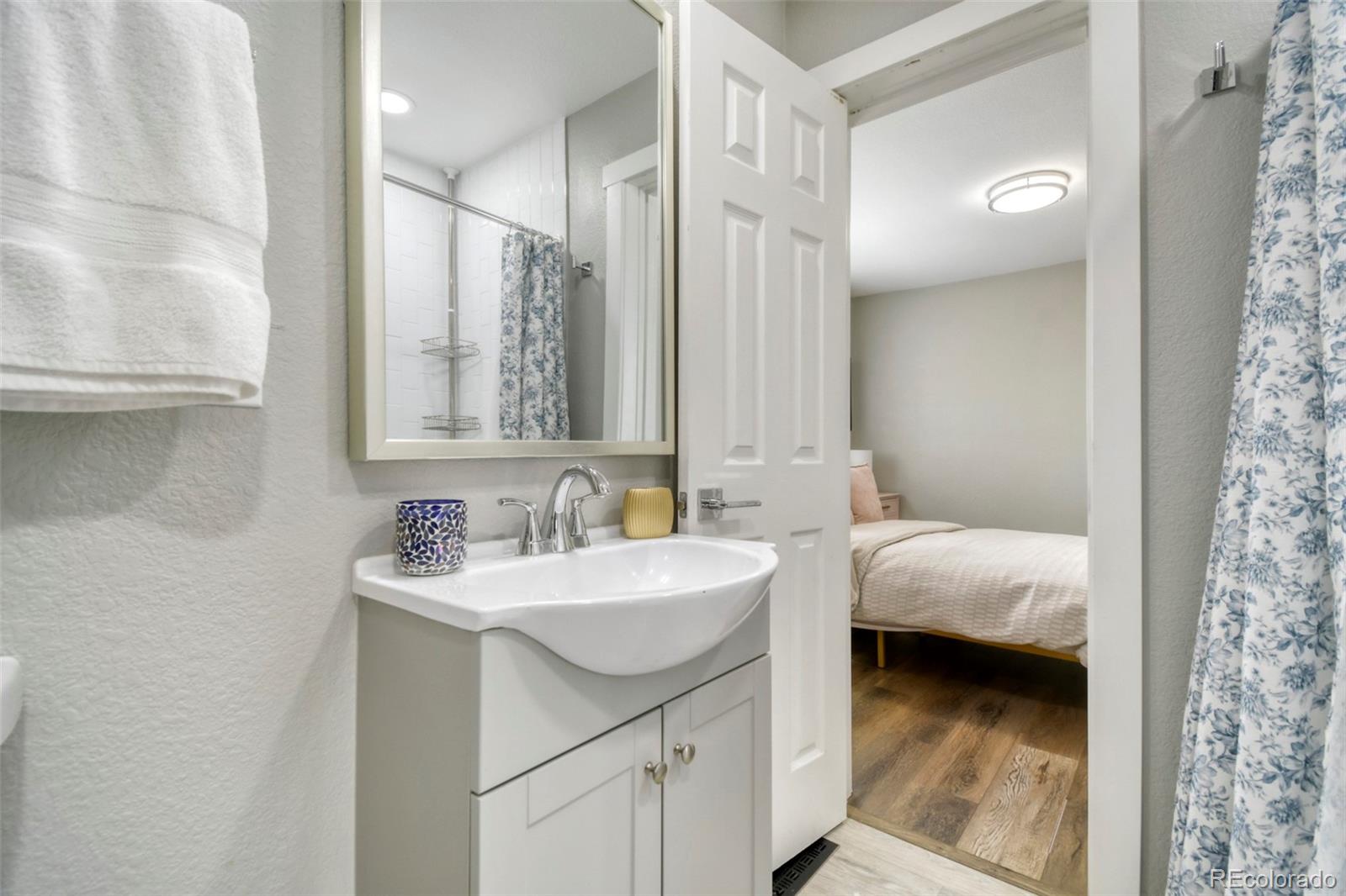 MLS Image #13 for 842  grove street,denver, Colorado