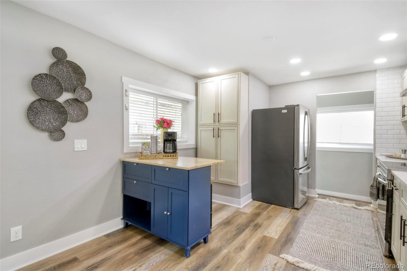 MLS Image #7 for 842  grove street,denver, Colorado