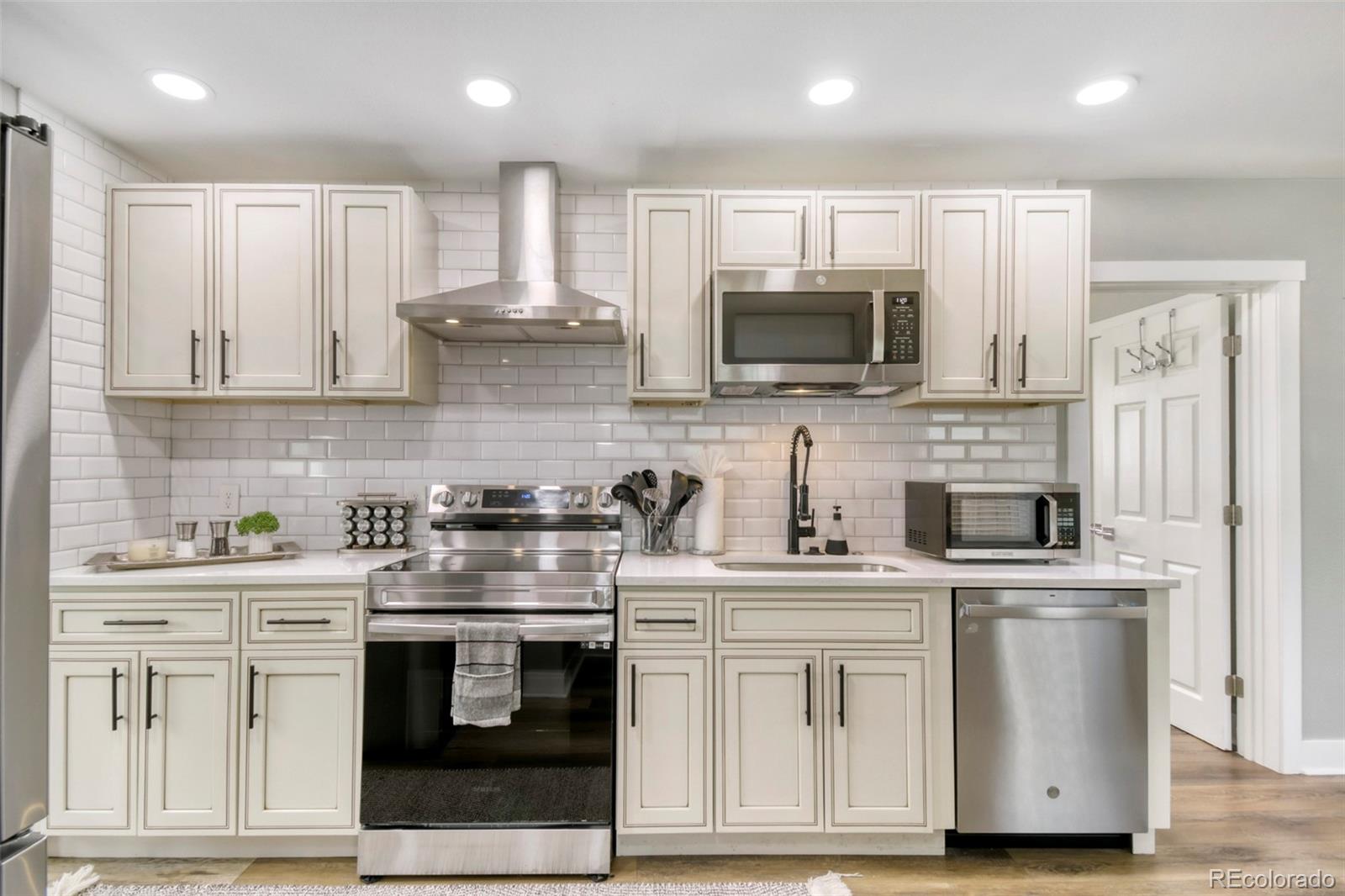 MLS Image #8 for 842  grove street,denver, Colorado