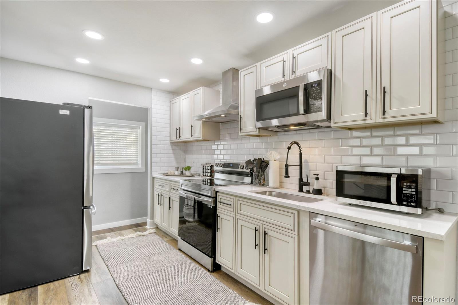 MLS Image #9 for 842  grove street,denver, Colorado