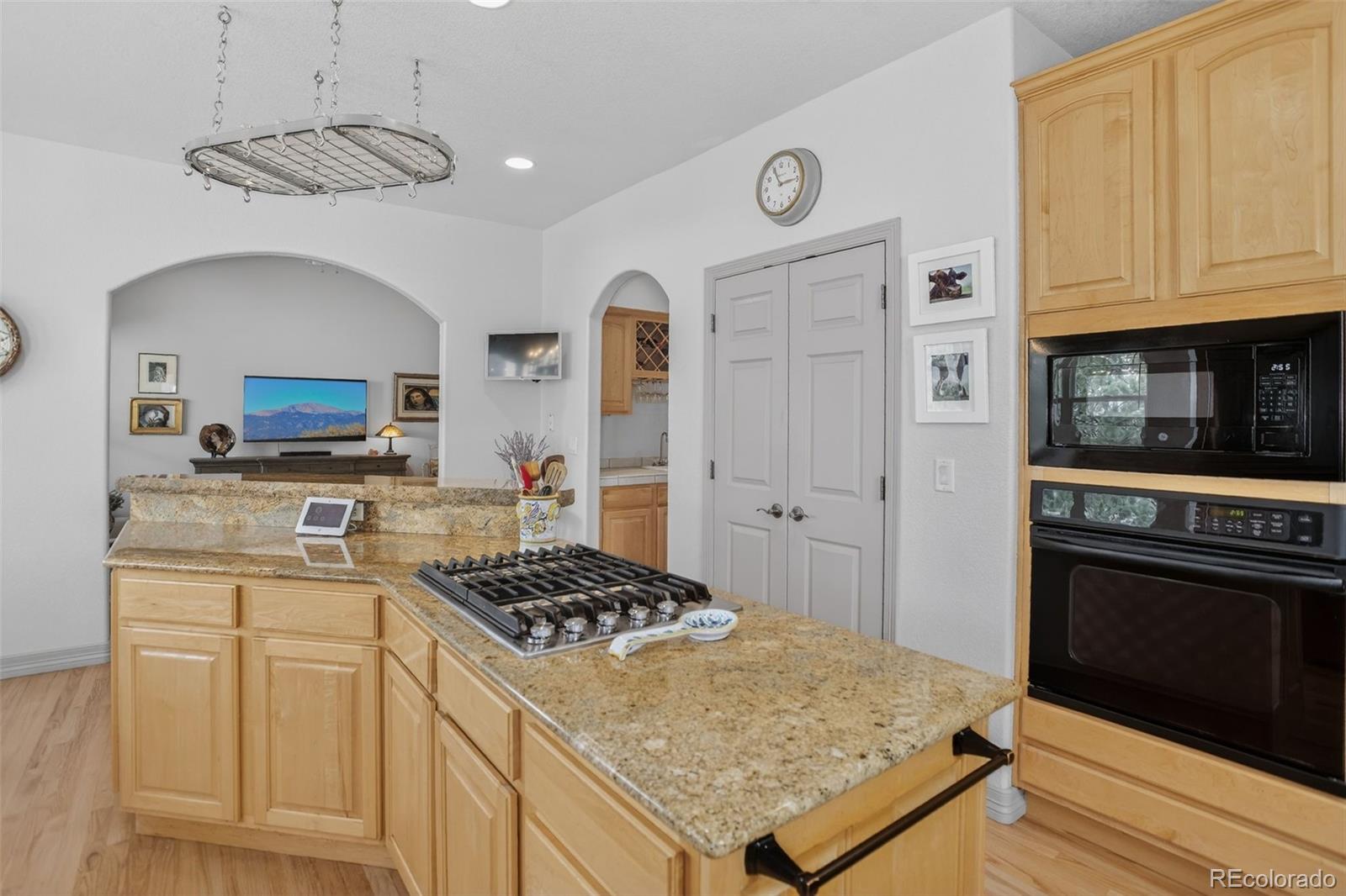 MLS Image #10 for 2222  collegiate drive,colorado springs, Colorado