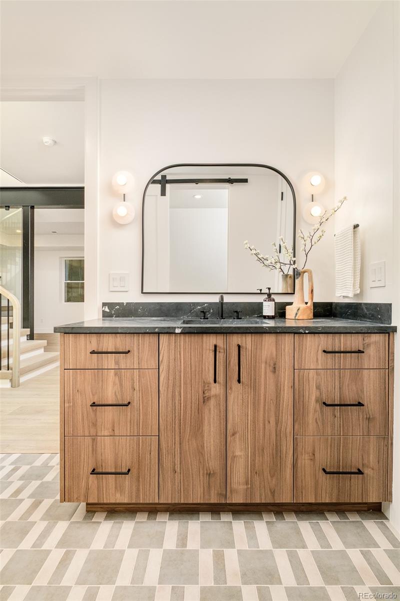 MLS Image #35 for 1253 s high street,denver, Colorado