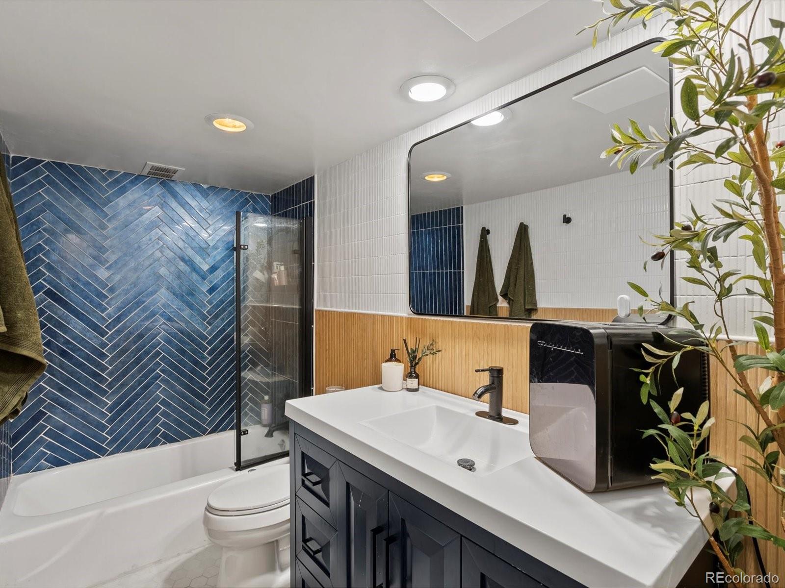 MLS Image #13 for 790 n washington street 206,denver, Colorado