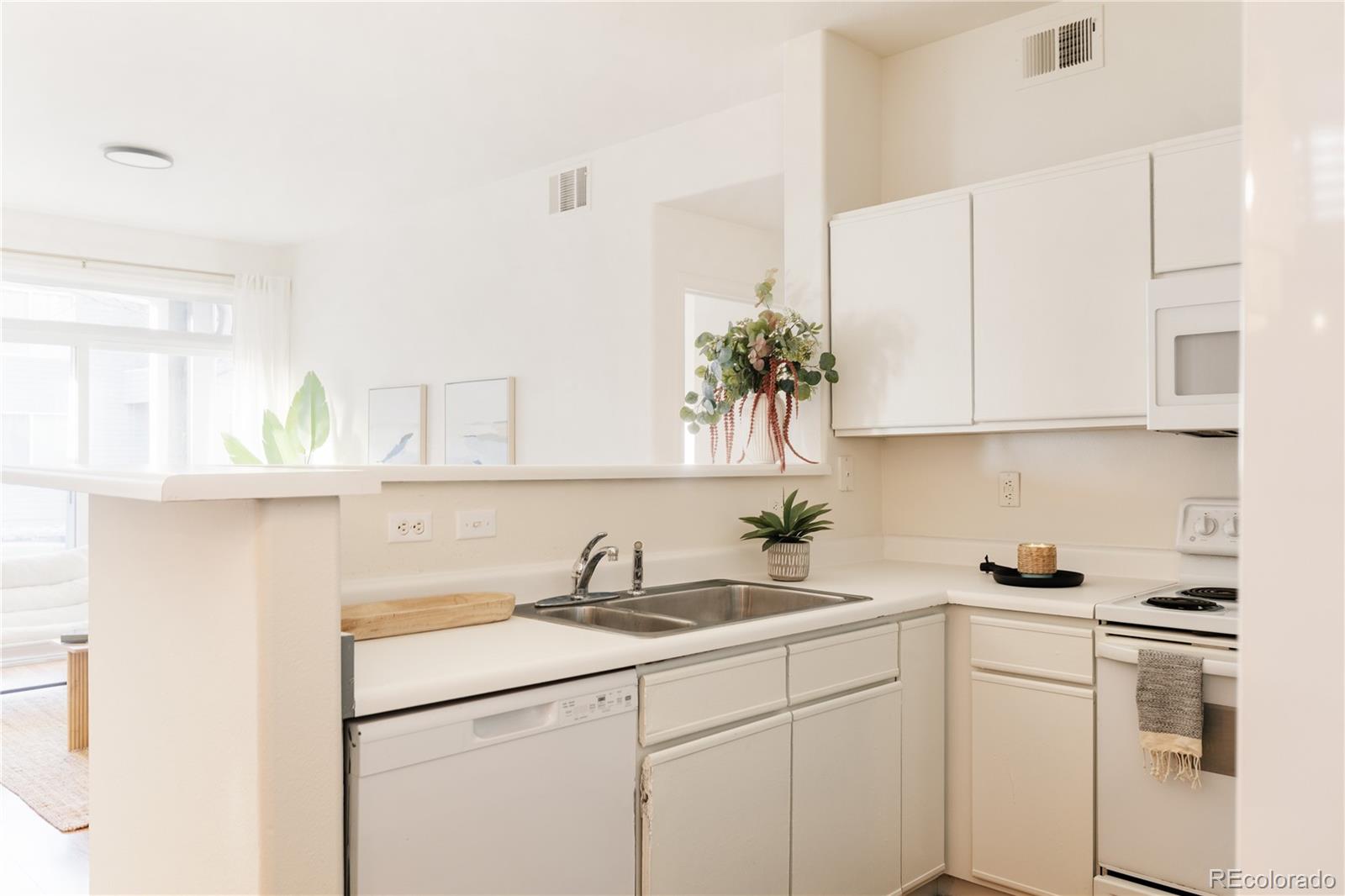 MLS Image #10 for 8500 e jefferson avenue,denver, Colorado