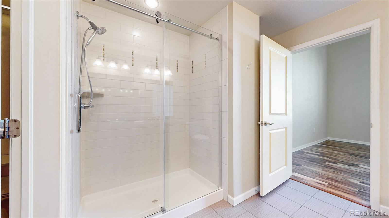 MLS Image #19 for 8185 e lowry boulevard,denver, Colorado