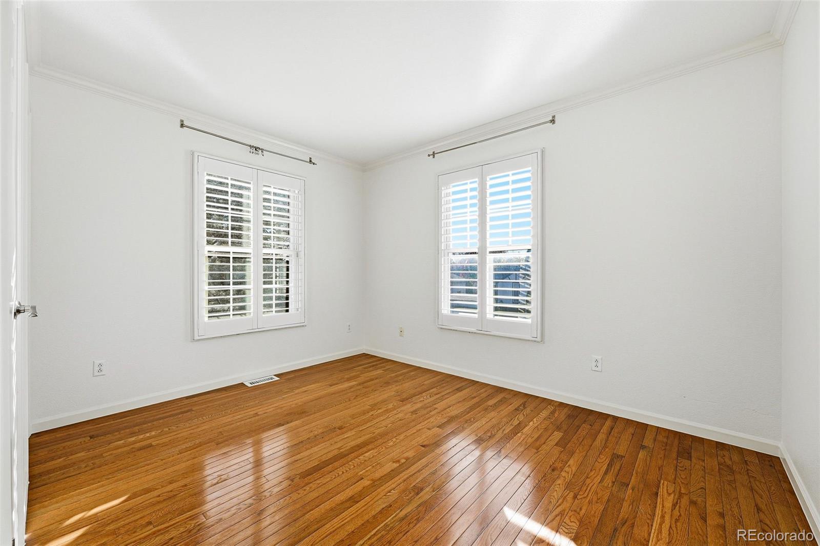 MLS Image #12 for 918  ivanhoe street,denver, Colorado