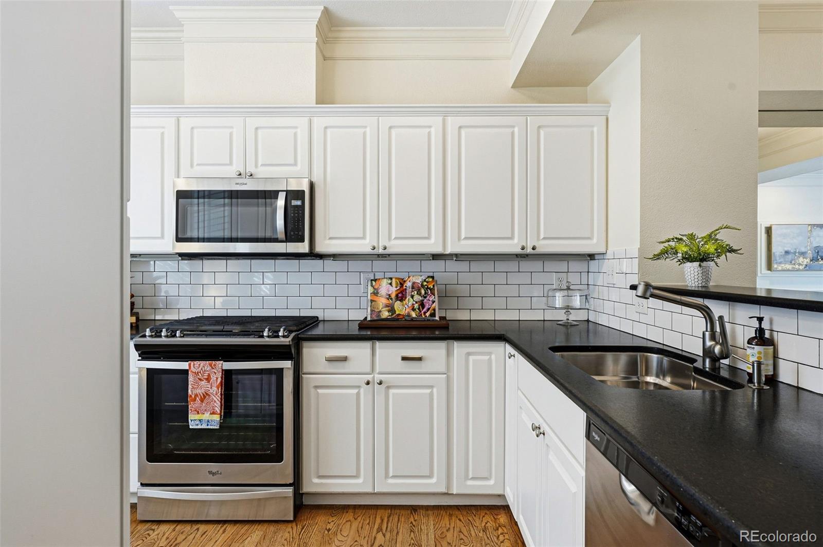 MLS Image #3 for 918  ivanhoe street,denver, Colorado