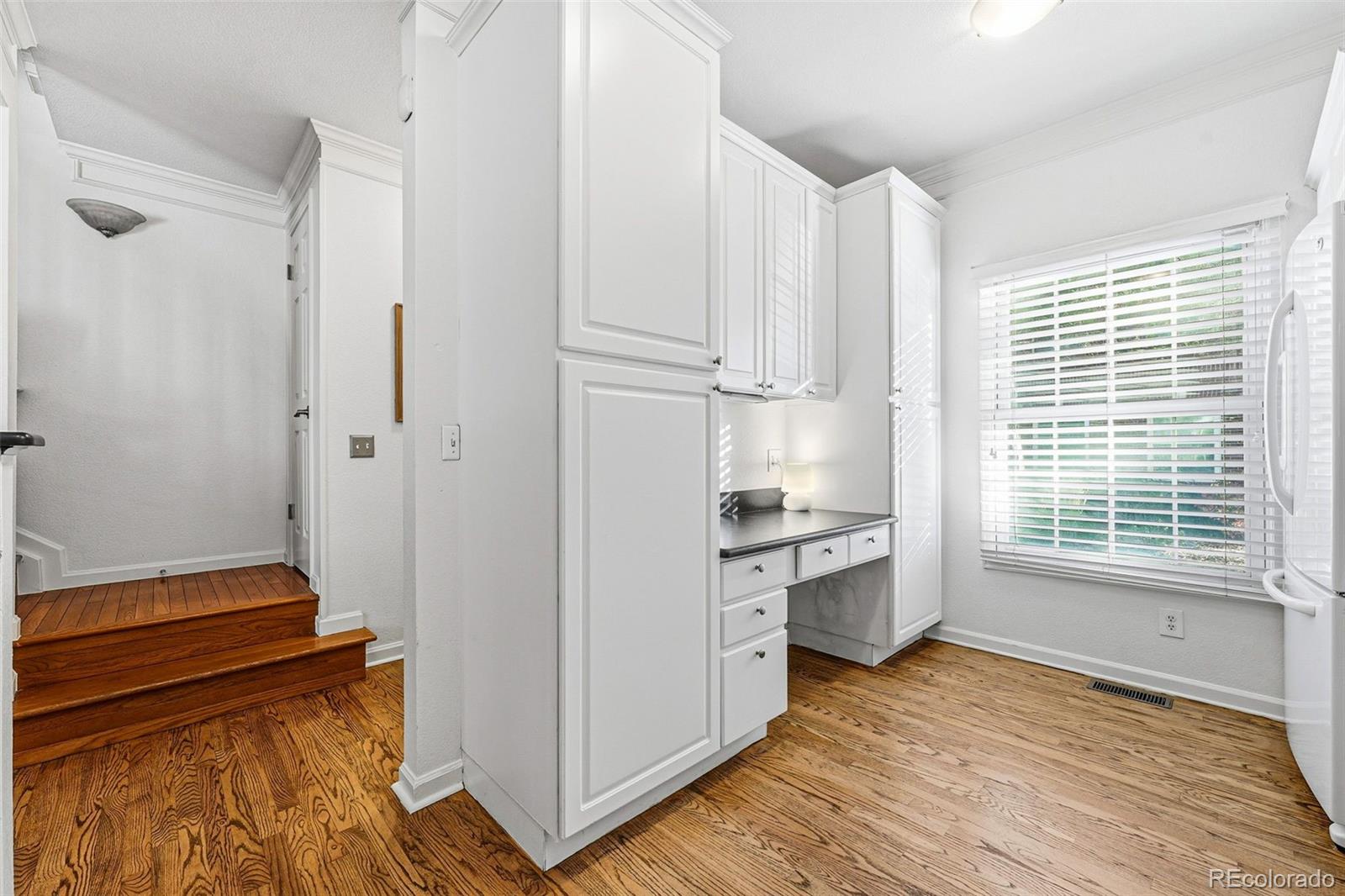 MLS Image #5 for 918  ivanhoe street,denver, Colorado