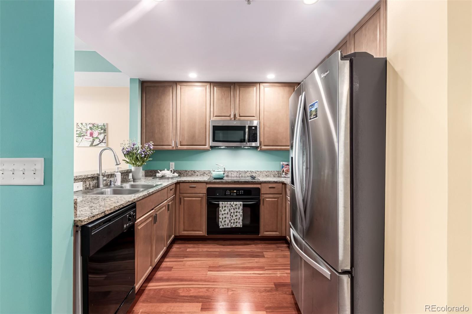 MLS Image #10 for 975 n lincoln street,denver, Colorado