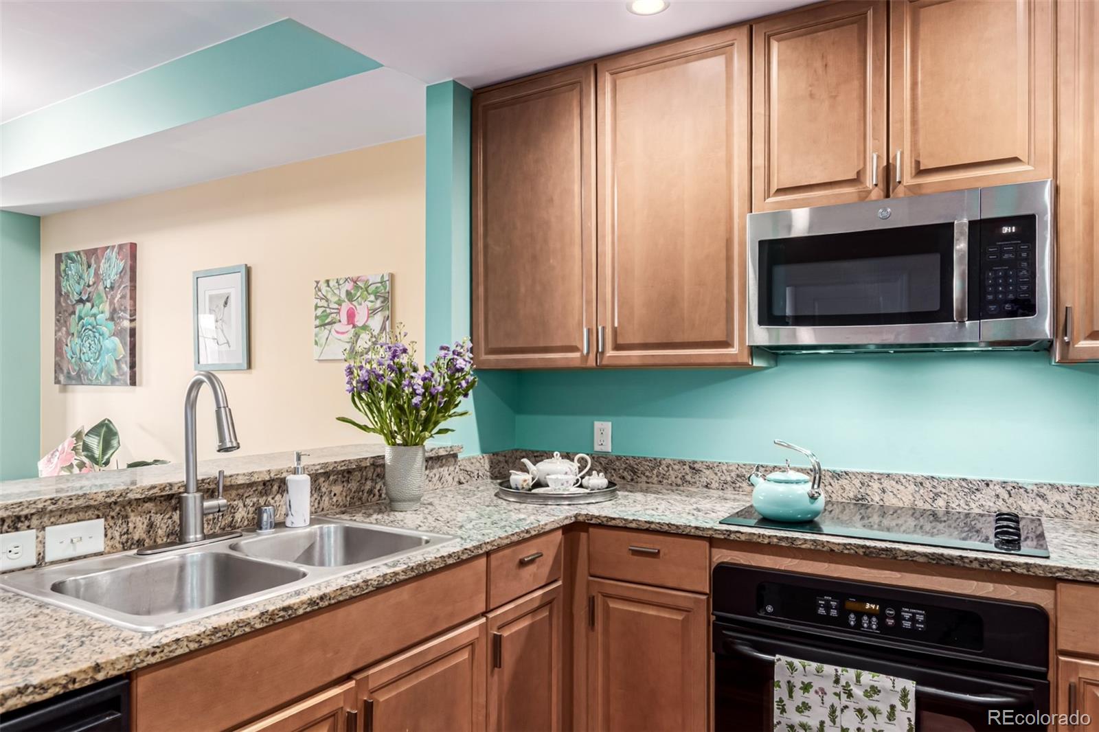 MLS Image #11 for 975 n lincoln street,denver, Colorado