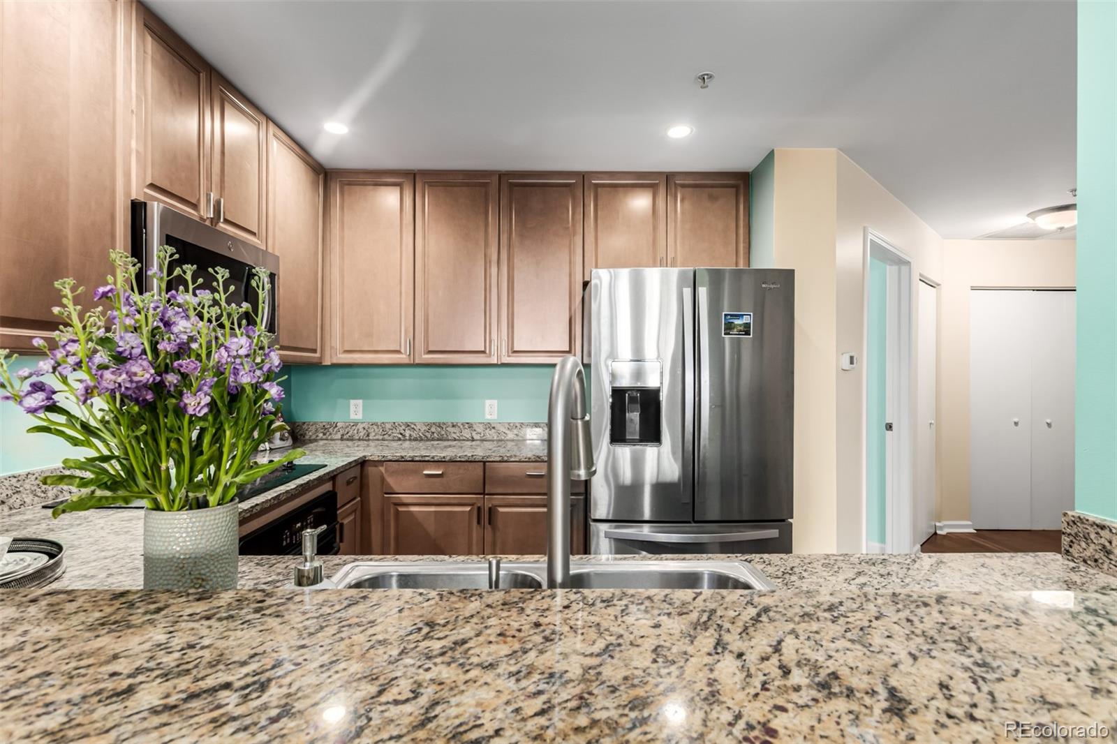 MLS Image #12 for 975 n lincoln street,denver, Colorado
