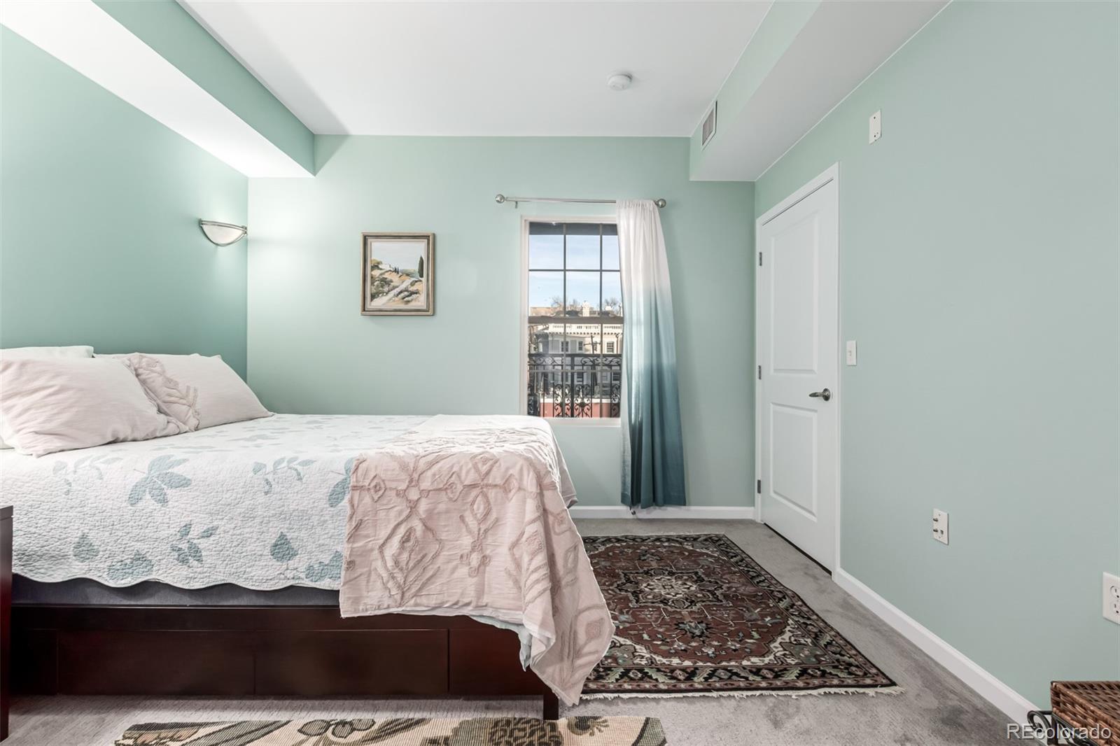 MLS Image #15 for 975 n lincoln street,denver, Colorado