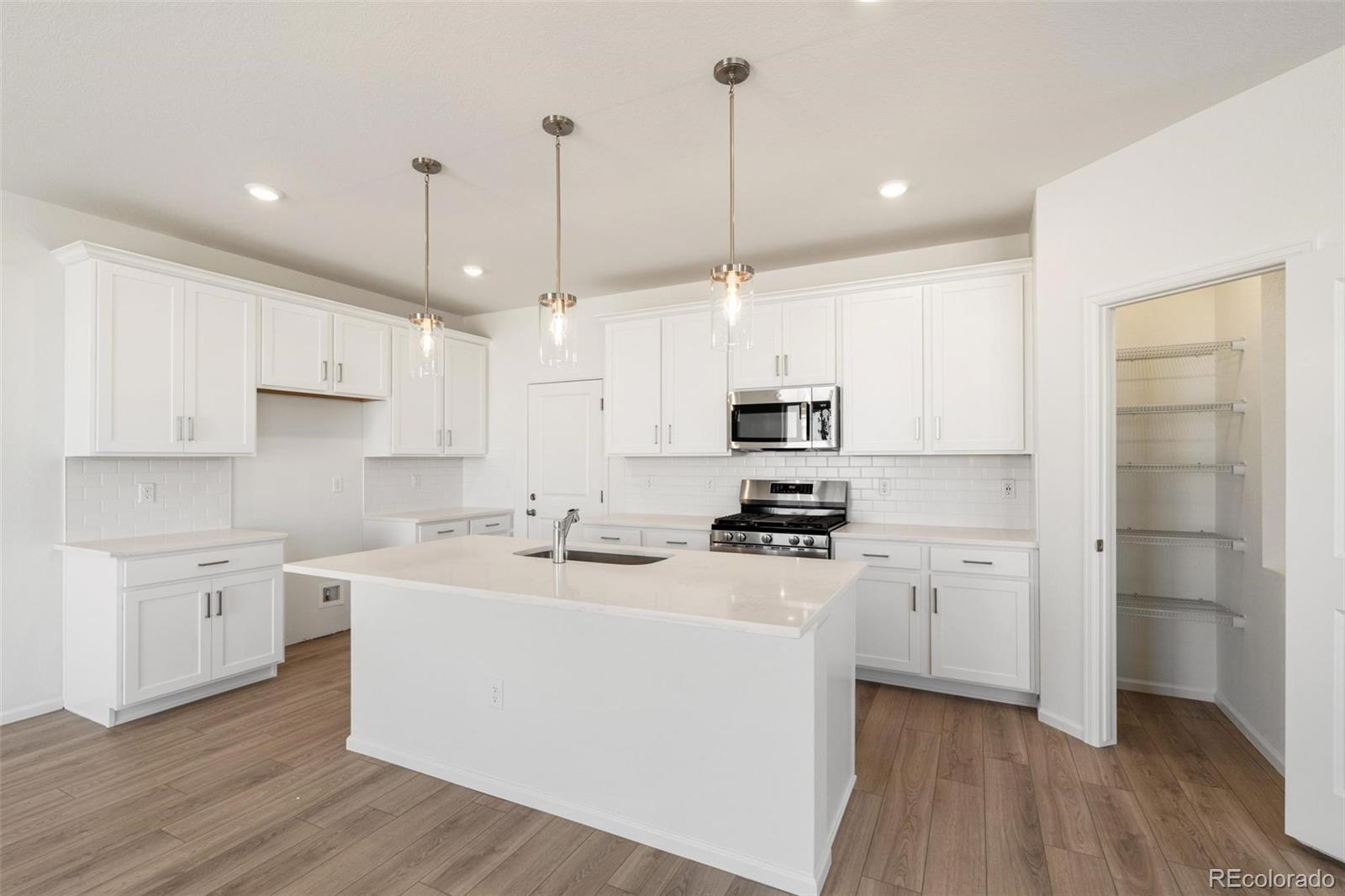 MLS Image #11 for 47389  magnolia avenue,bennett, Colorado