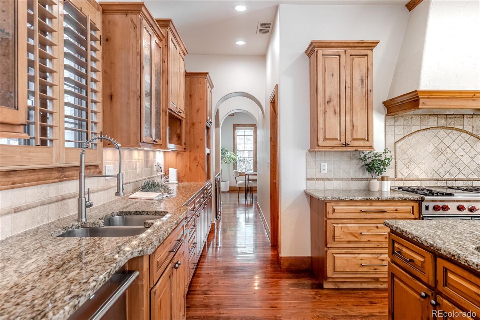 MLS Image #12 for 2515 s fillmore street,denver, Colorado