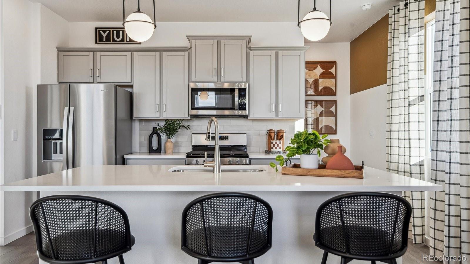MLS Image #9 for 914  logan peak way,berthoud, Colorado