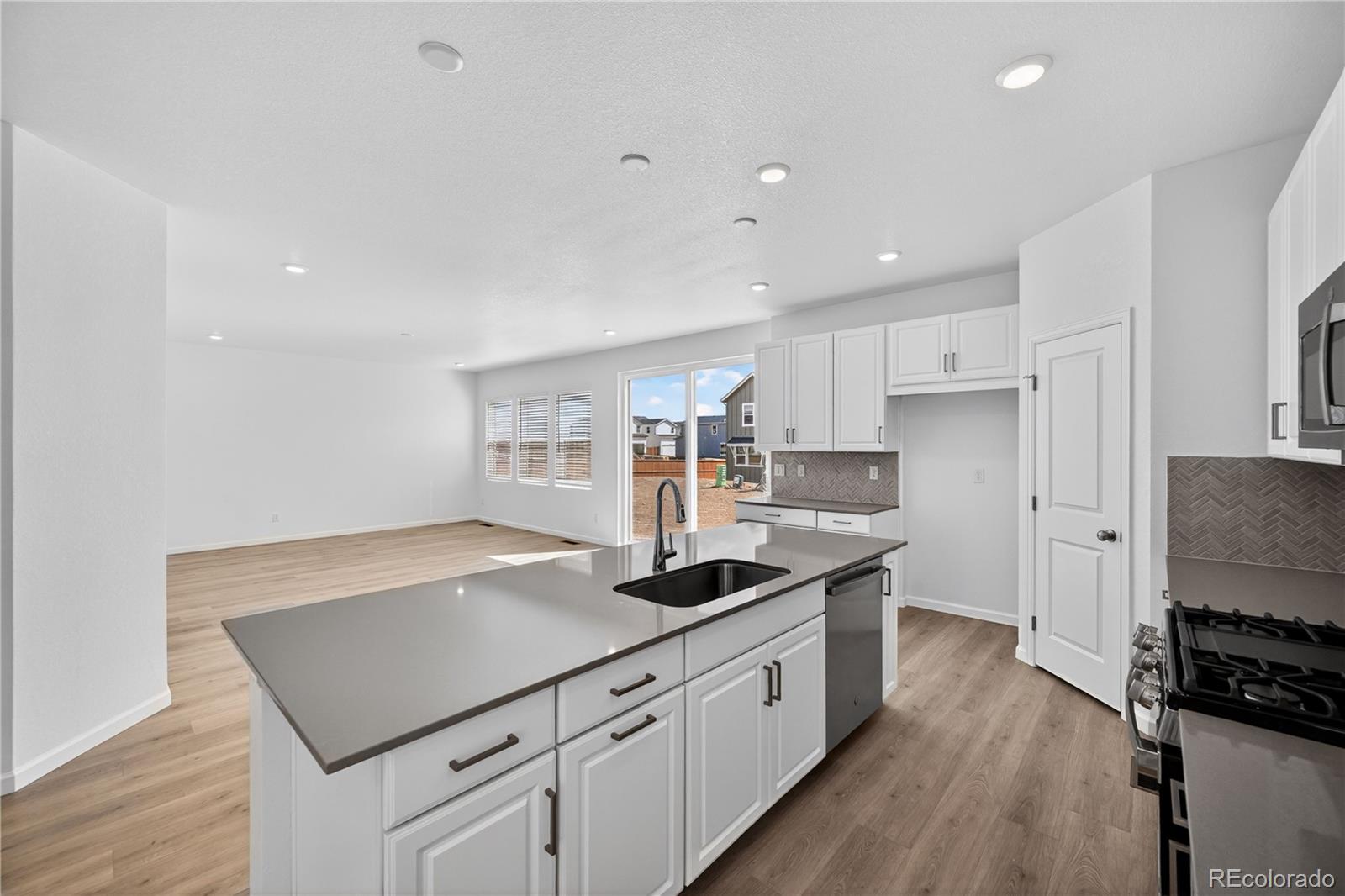 MLS Image #5 for 28450 e 4th place,watkins, Colorado