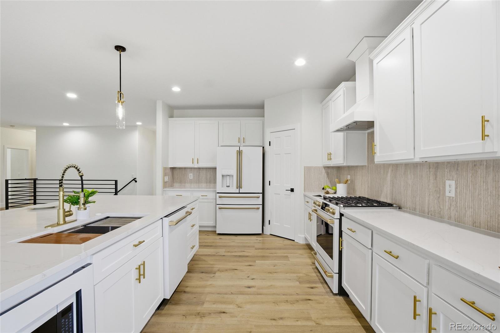 MLS Image #5 for 23464 e heritage parkway,aurora, Colorado