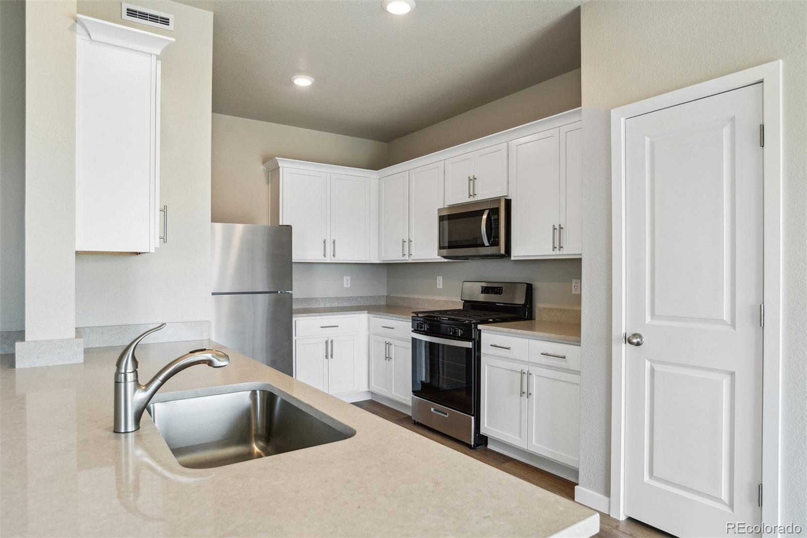 MLS Image #10 for 48190  shetland drive,bennett, Colorado