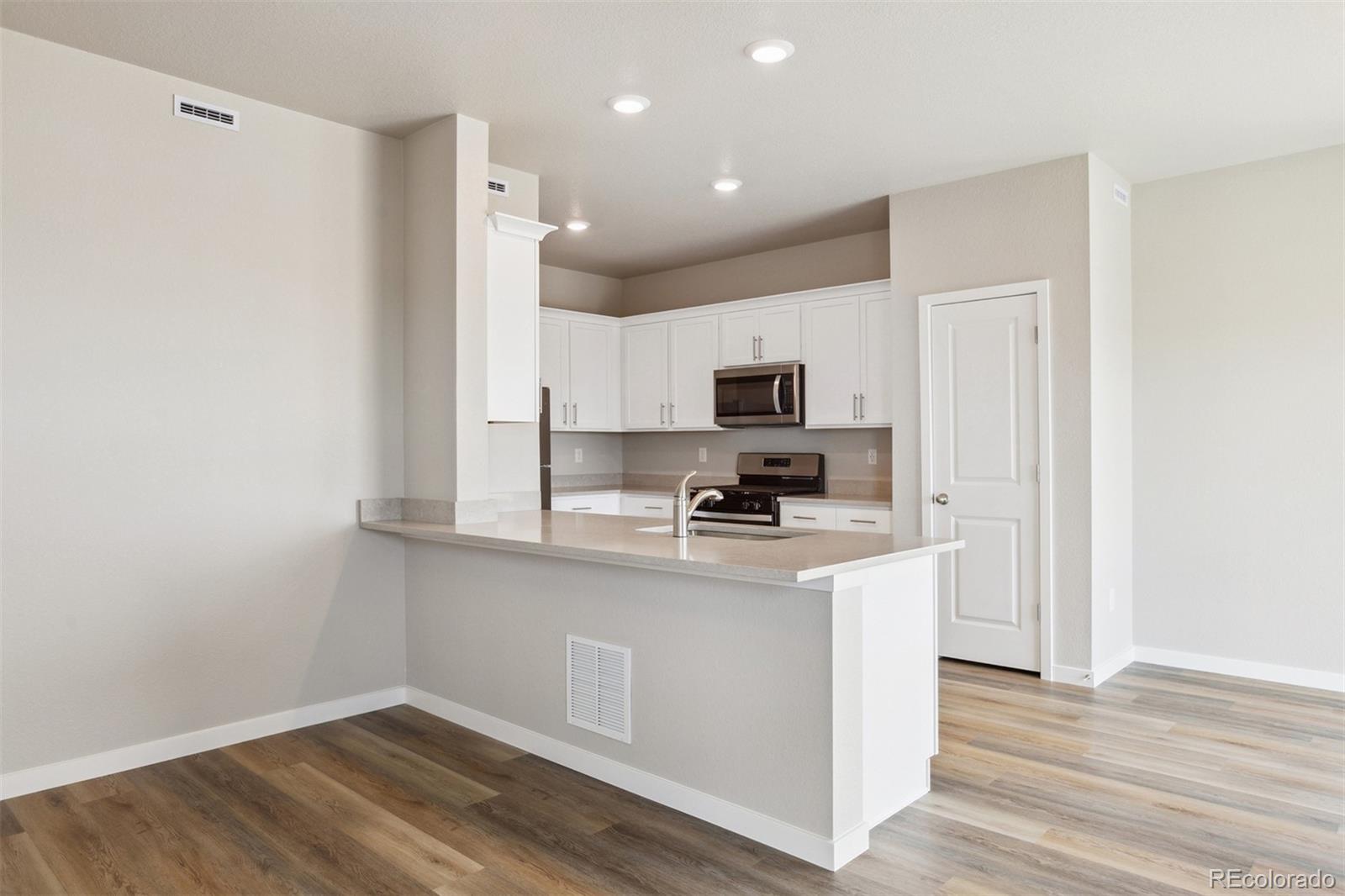 MLS Image #5 for 48190  shetland drive,bennett, Colorado