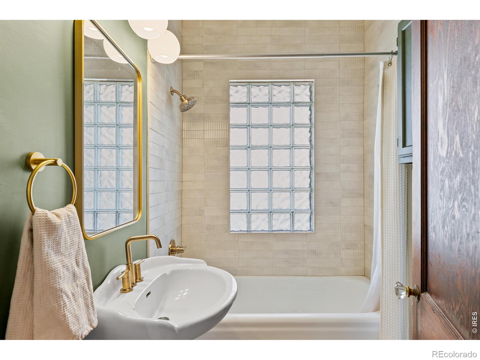 MLS Image #17 for 525 n pearl street,denver, Colorado