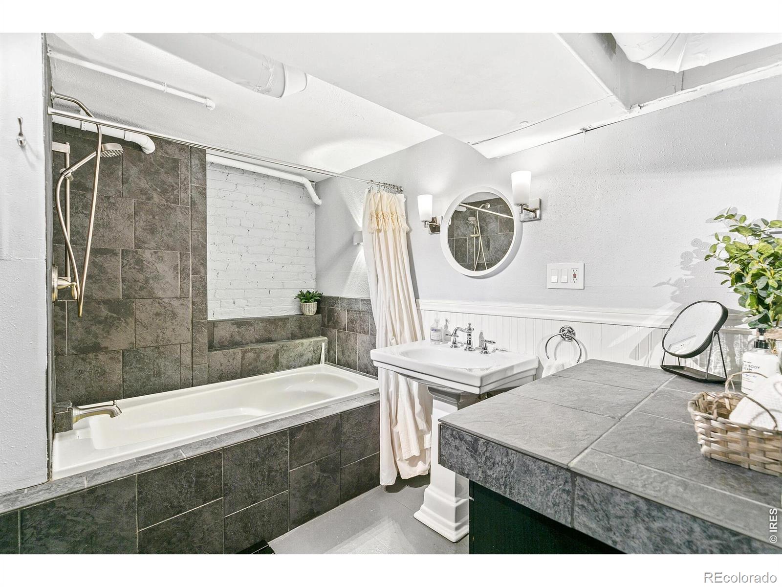 MLS Image #33 for 525 n pearl street,denver, Colorado