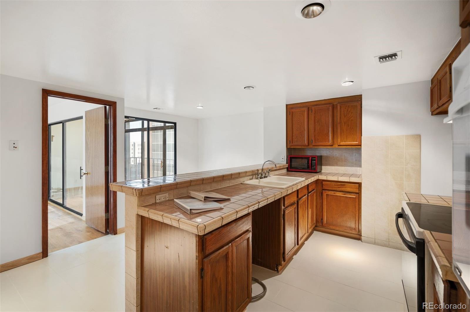 MLS Image #18 for 1777  larimer street 1010,denver, Colorado