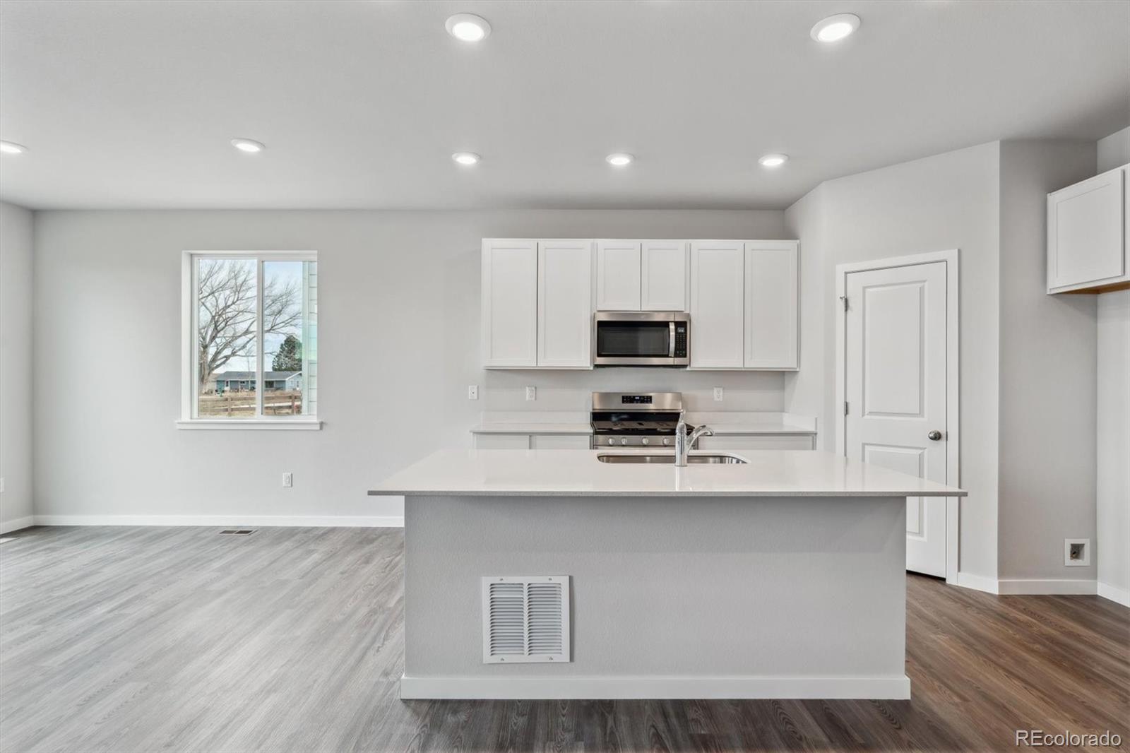 MLS Image #3 for 2060  panorama street,lochbuie, Colorado