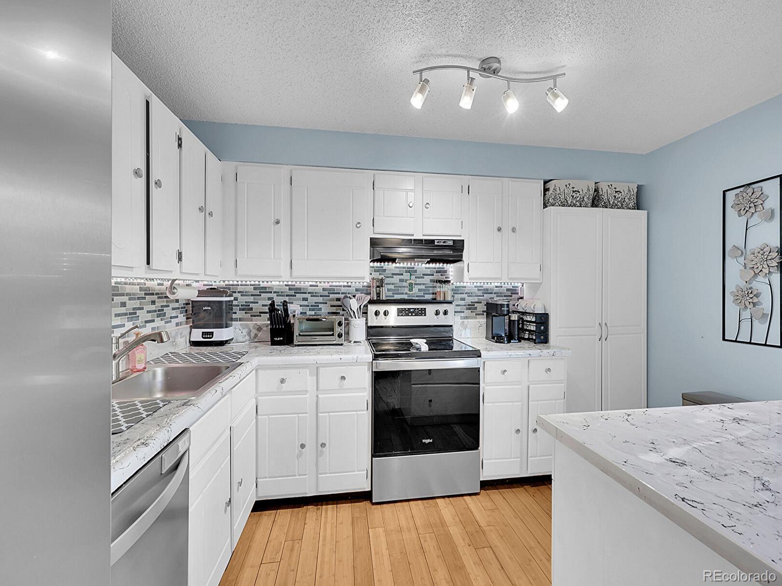 MLS Image #4 for 218 w rockrimmon boulevard,colorado springs, Colorado