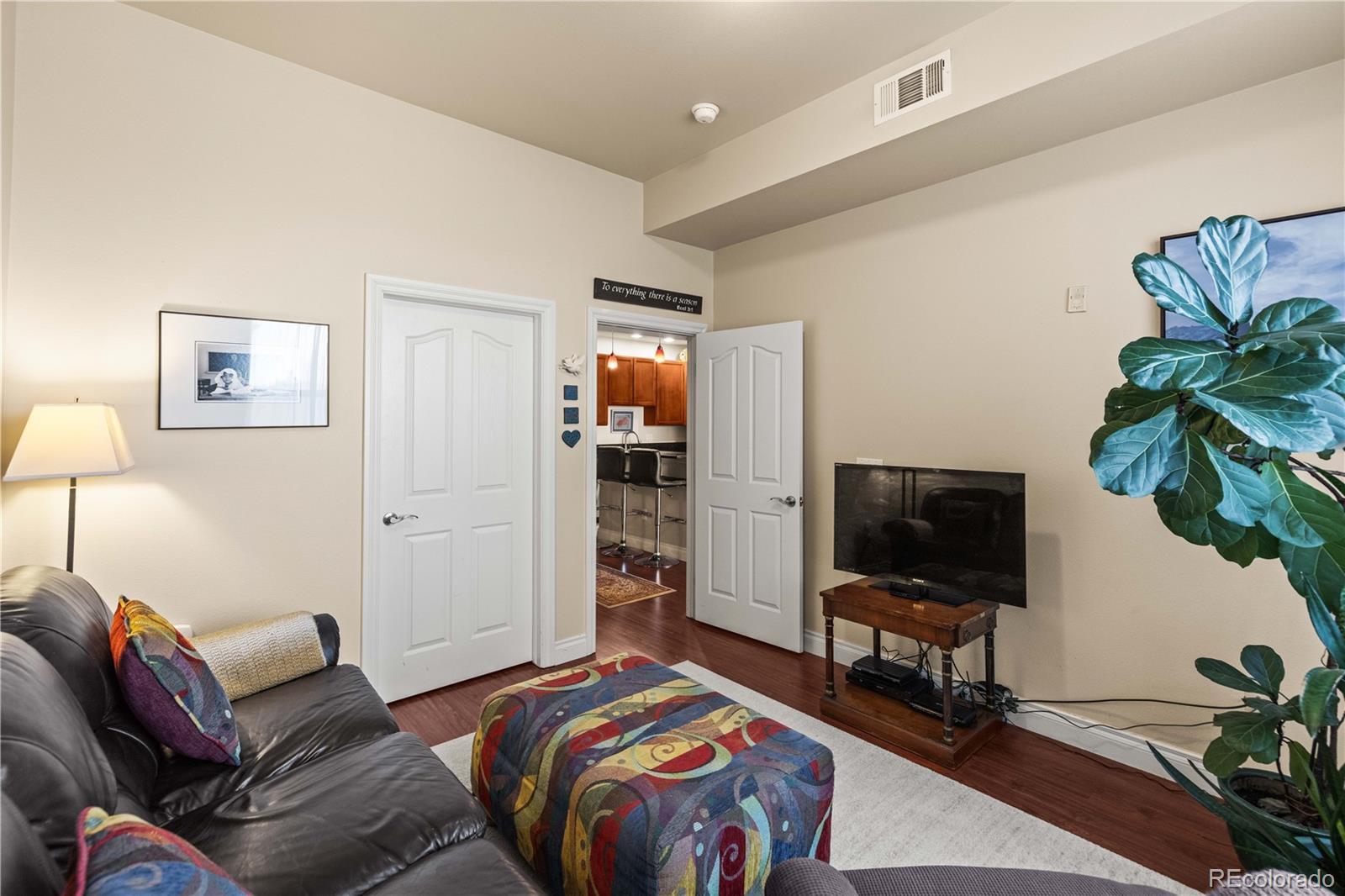 MLS Image #10 for 1700 n emerson street 304,denver, Colorado