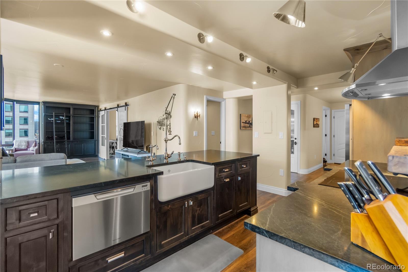MLS Image #12 for 1625  larimer street 1705,denver, Colorado