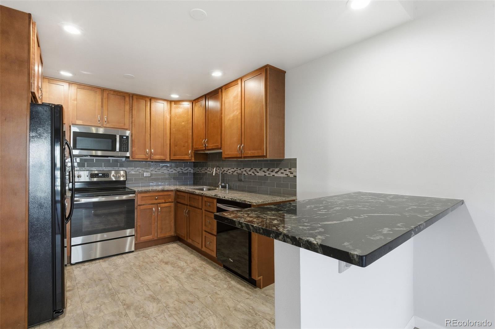 MLS Image #6 for 710 s clinton street 2b,denver, Colorado
