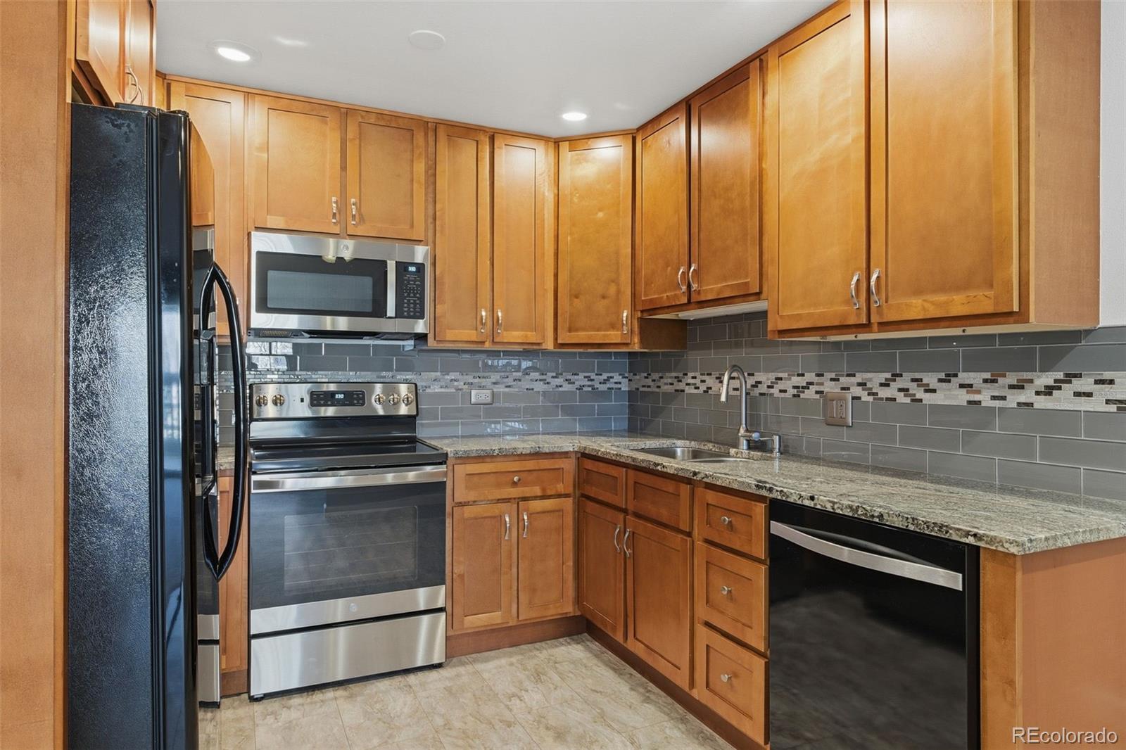 MLS Image #7 for 710 s clinton street 2b,denver, Colorado