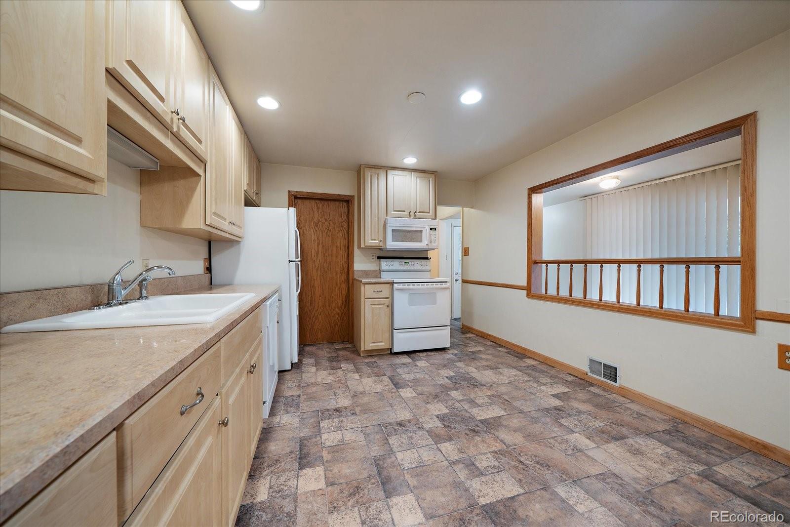 MLS Image #10 for 2510 s cherry street,denver, Colorado