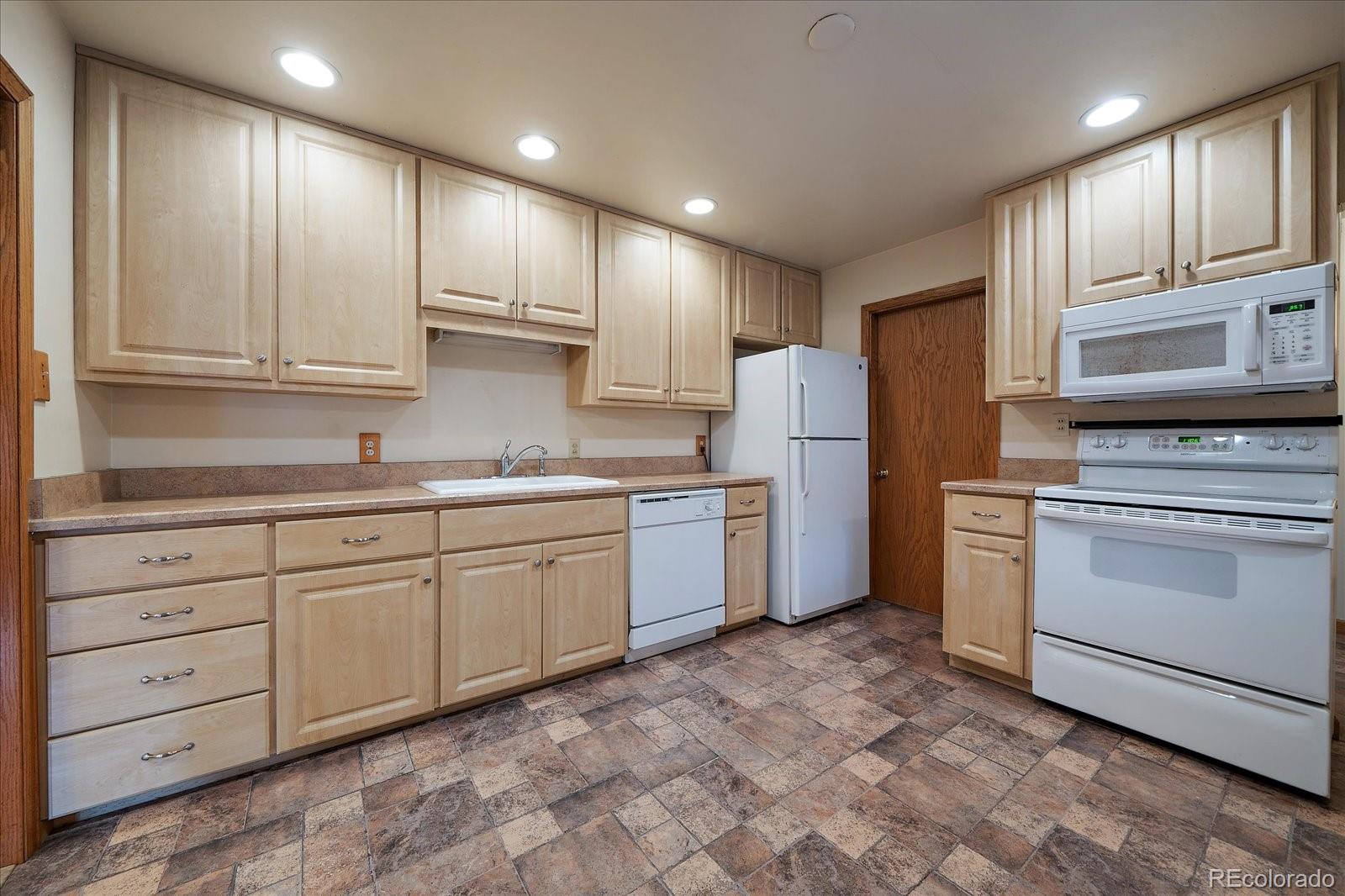 MLS Image #11 for 2510 s cherry street,denver, Colorado