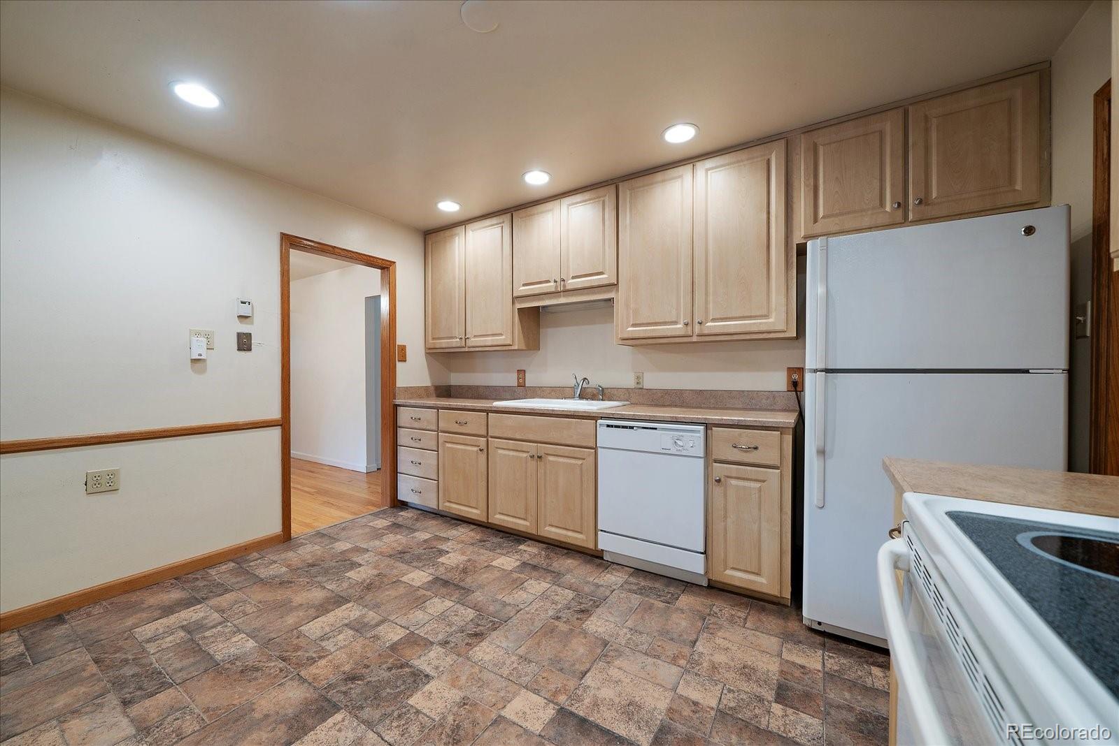 MLS Image #12 for 2510 s cherry street,denver, Colorado