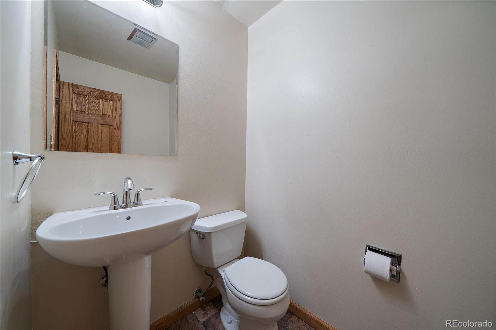 MLS Image #14 for 2510 s cherry street,denver, Colorado