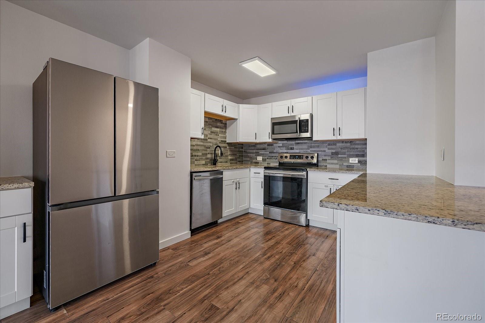 MLS Image #7 for 888 n logan street 4f,denver, Colorado
