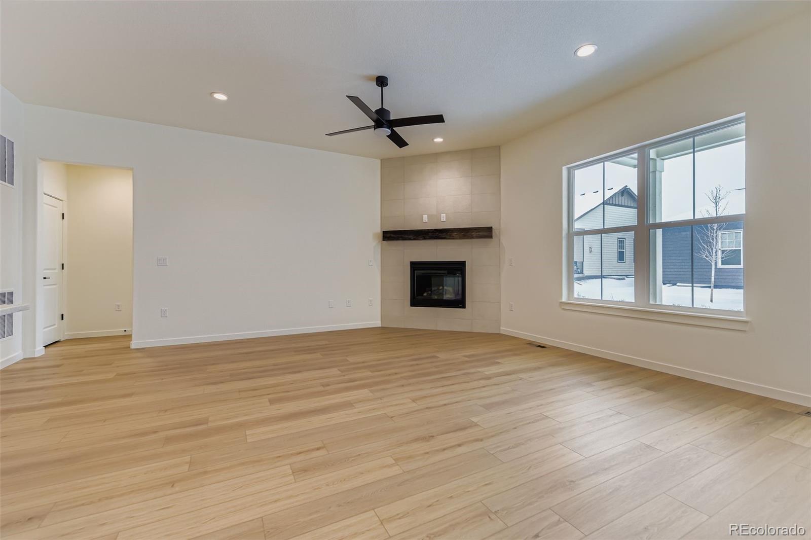 MLS Image #3 for 8942 s riviera way,aurora, Colorado