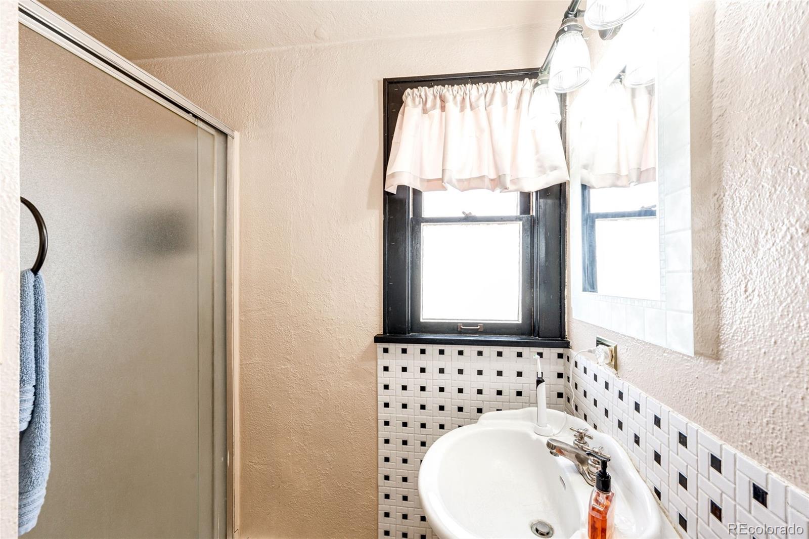 MLS Image #11 for 359 s sherman street,byers, Colorado