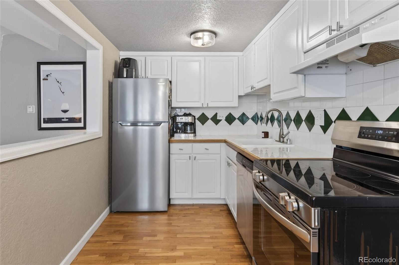 MLS Image #10 for 655 n pearl street,denver, Colorado