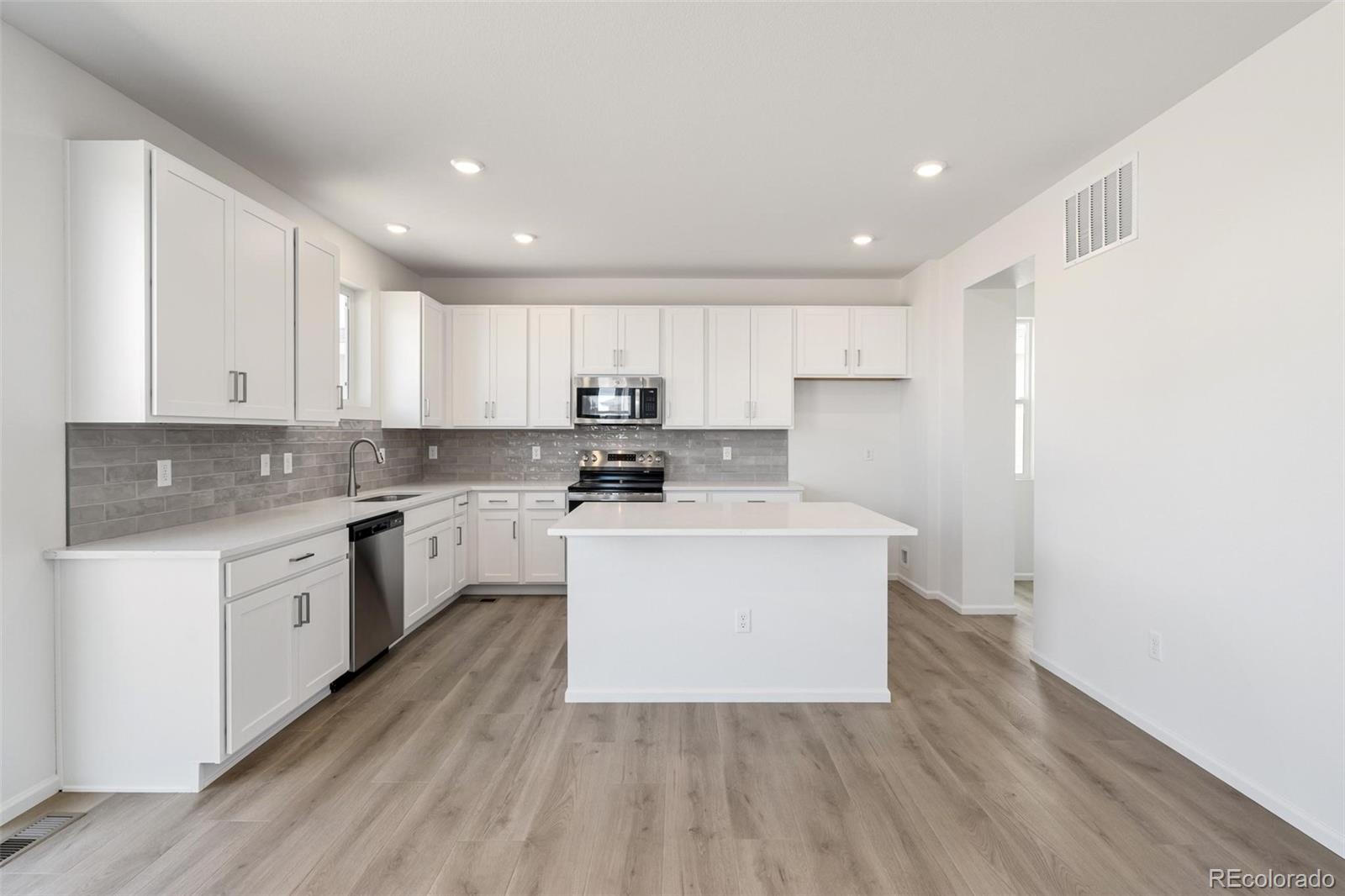 MLS Image #13 for 47399  magnolia avenue,bennett, Colorado