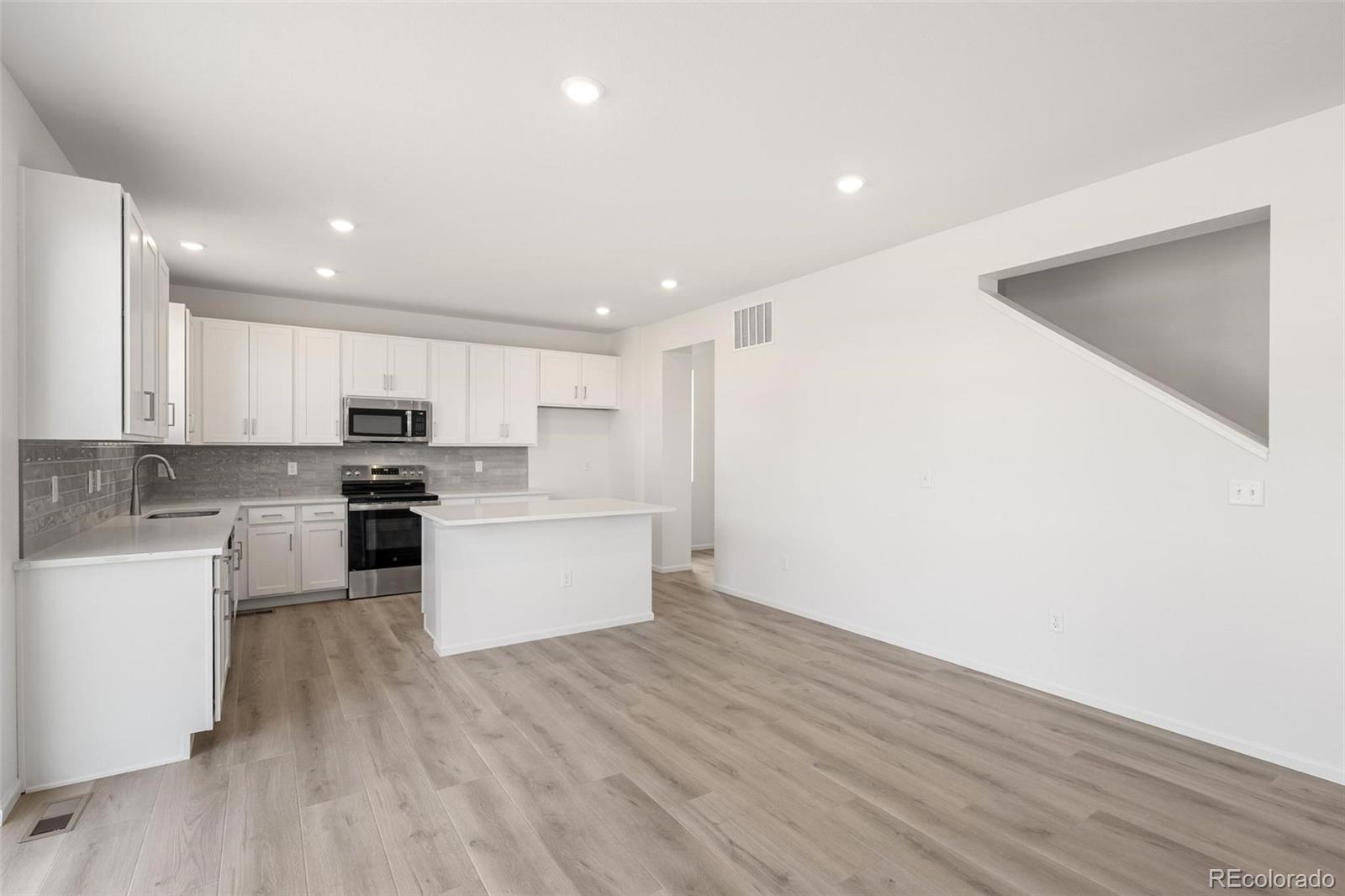 MLS Image #14 for 47399  magnolia avenue,bennett, Colorado