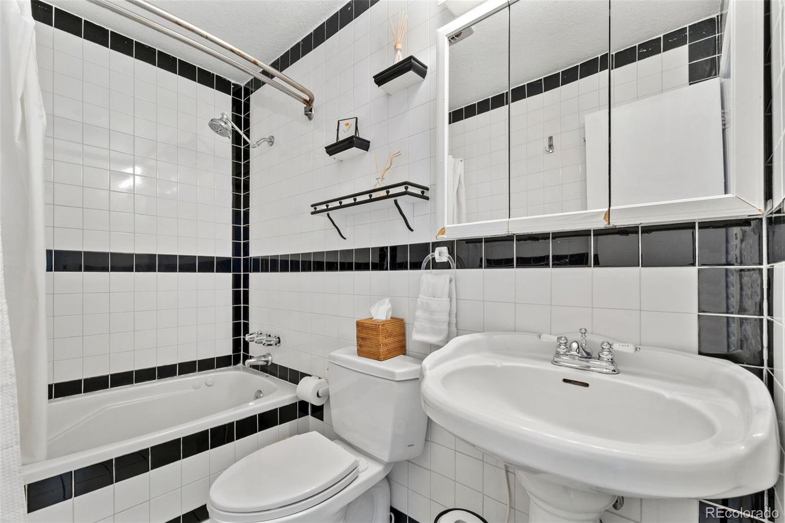 MLS Image #6 for 5533  raritan way,denver, Colorado
