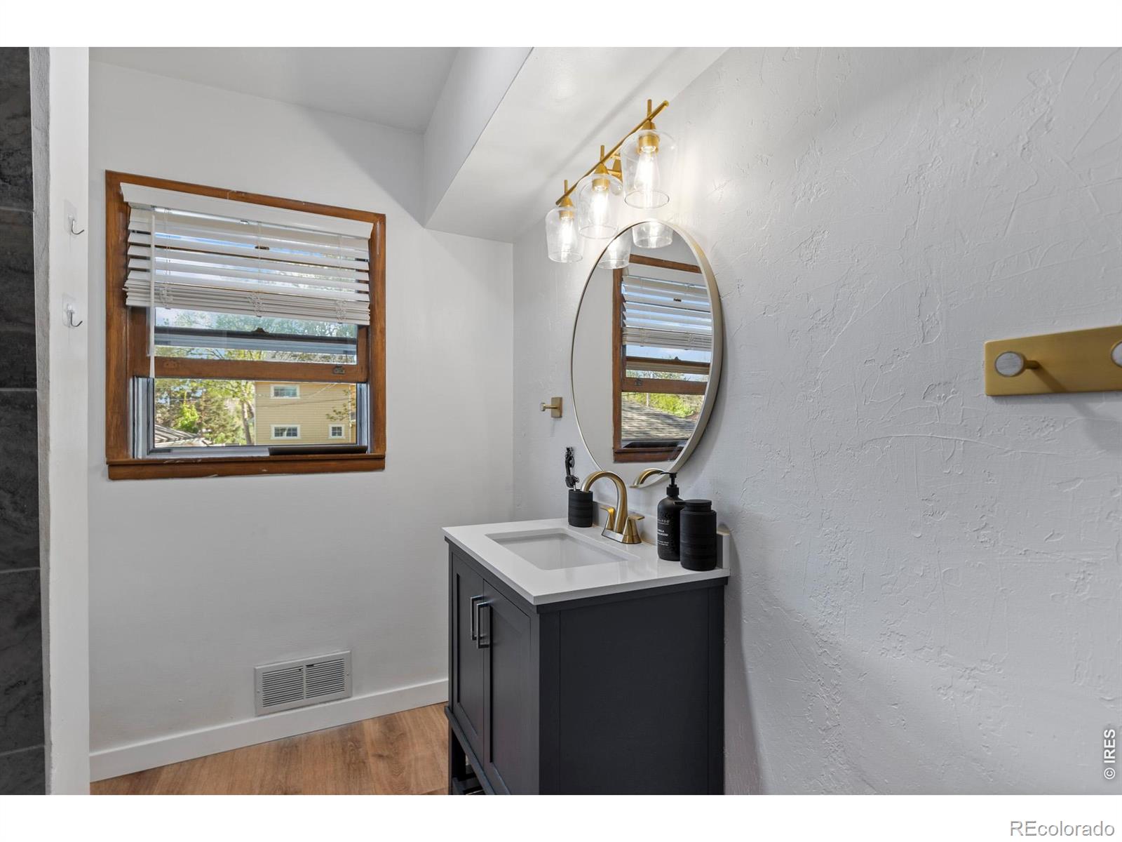 MLS Image #6 for 522 e 13th street,loveland, Colorado
