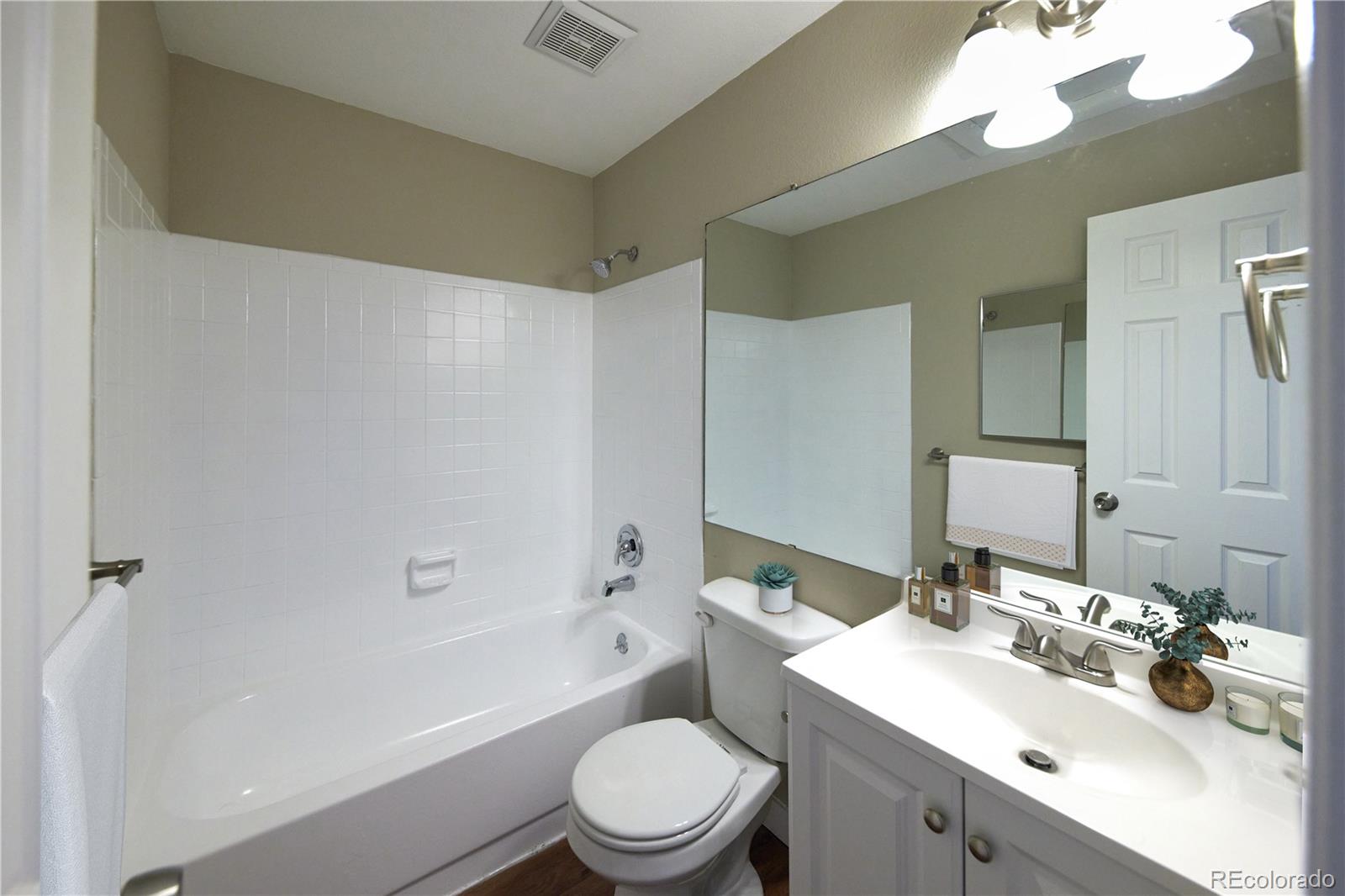 MLS Image #12 for 61 s sable boulevard,aurora, Colorado