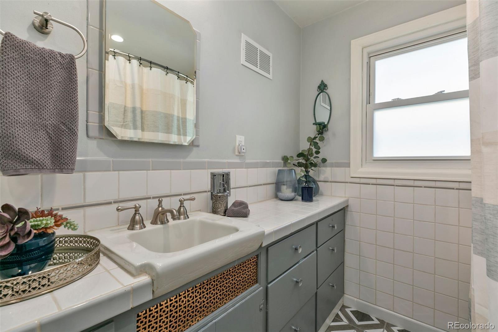 MLS Image #9 for 853 e 7th street,loveland, Colorado