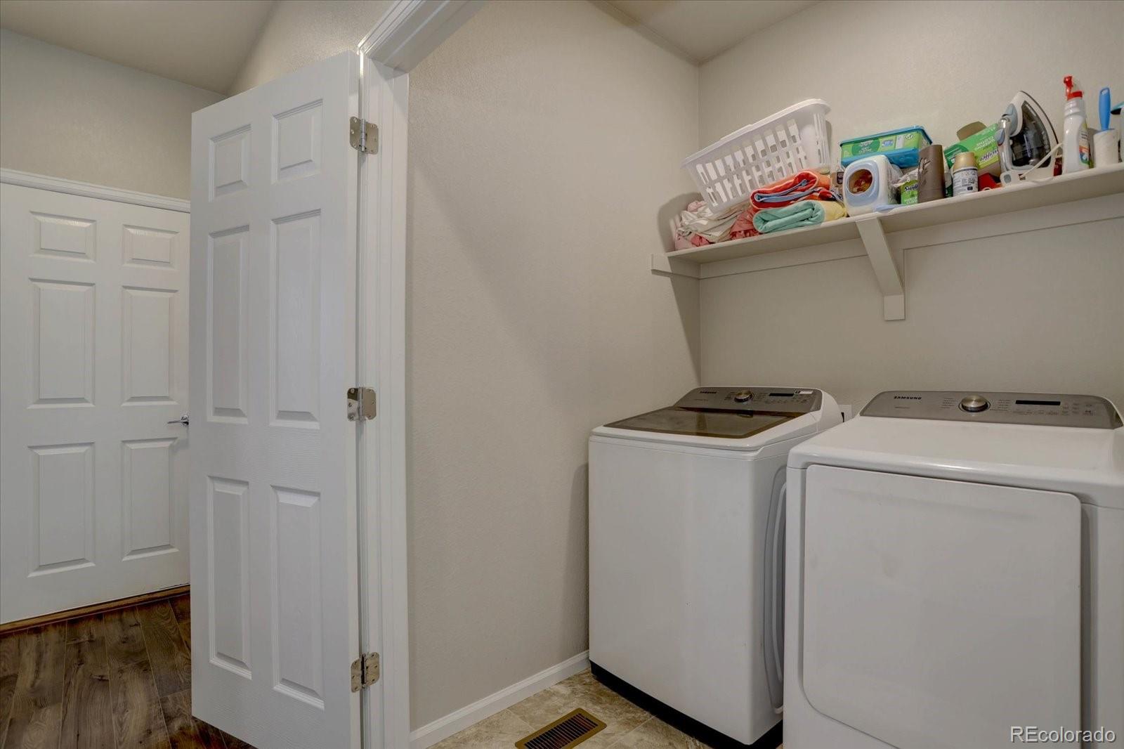 MLS Image #14 for 6612 n ceylon street,denver, Colorado