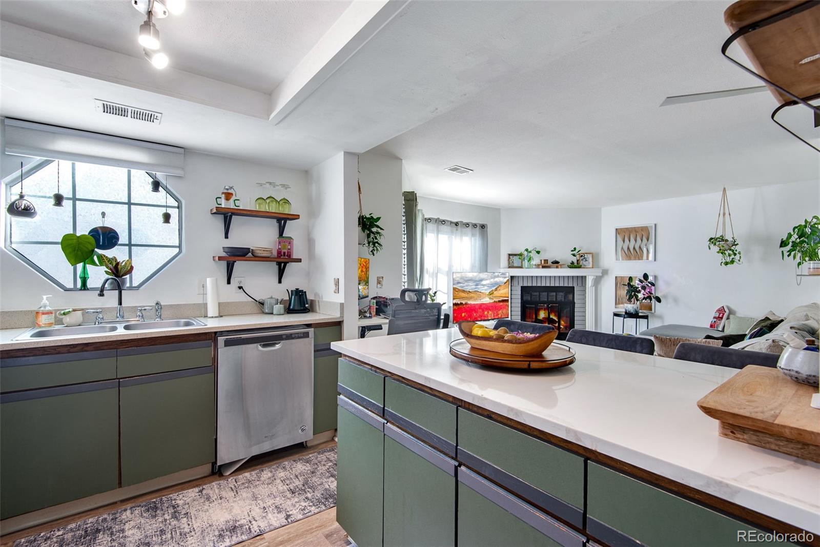 MLS Image #10 for 12543 e pacific circle d,aurora, Colorado